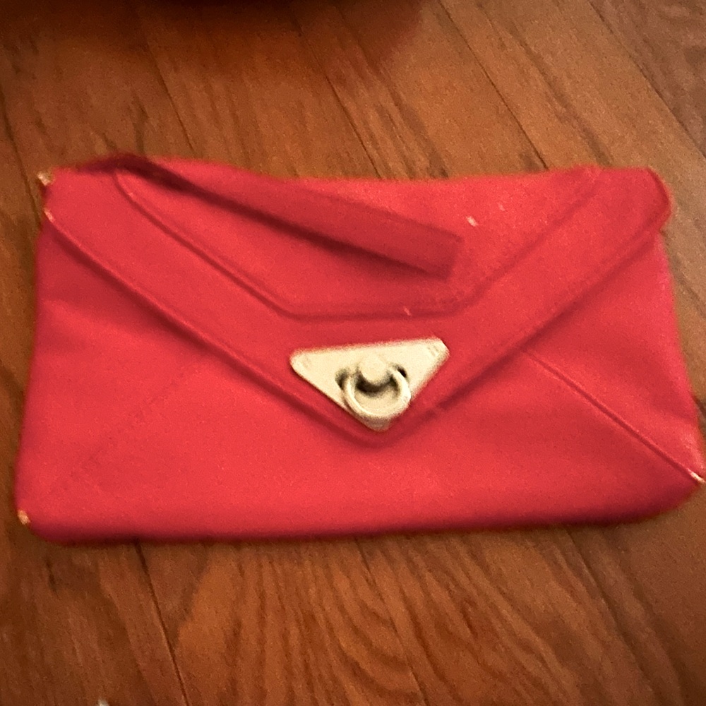 Red clutch